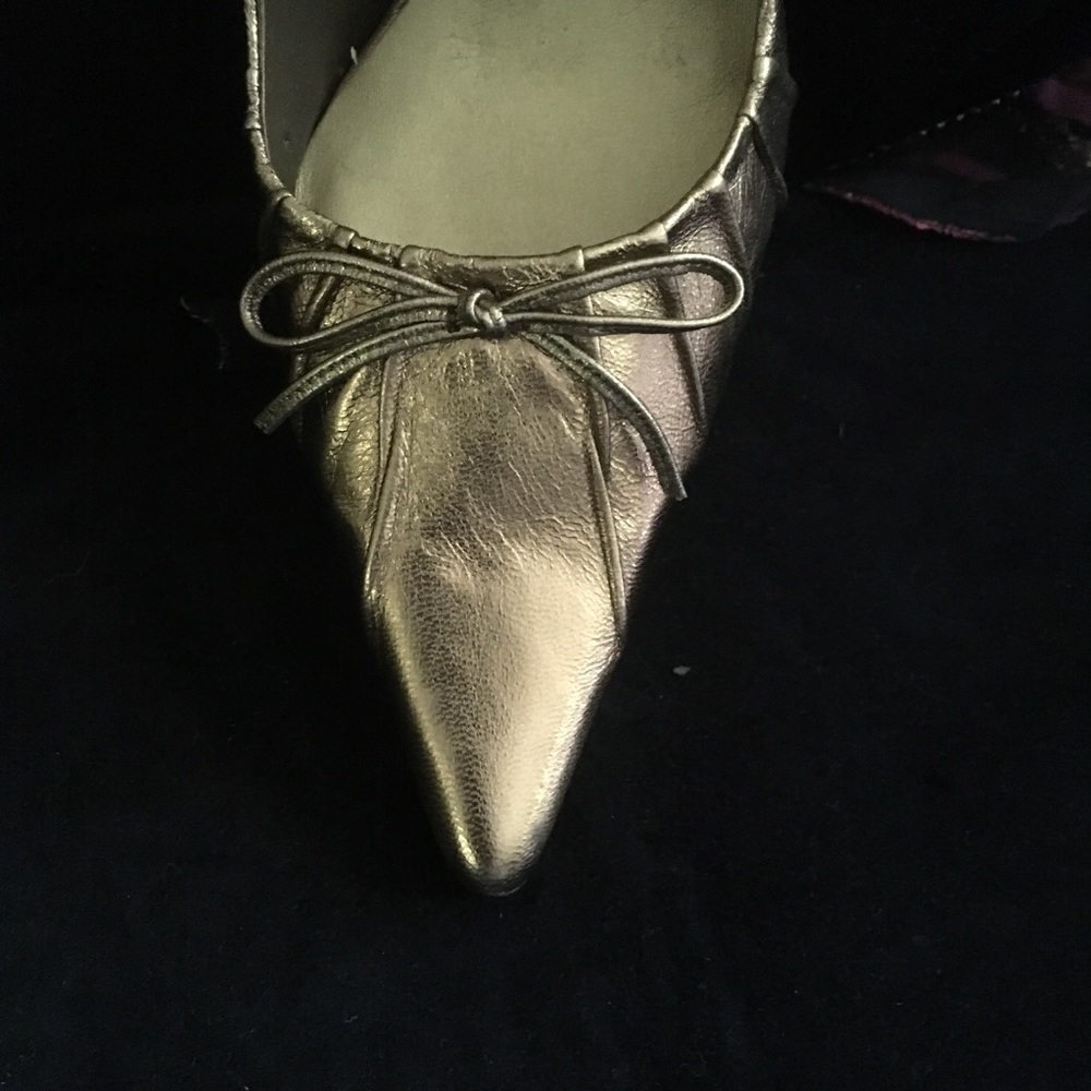 Vintage “Nine West” Gold Sling-Back Leather Heels - Picture 2 of 7